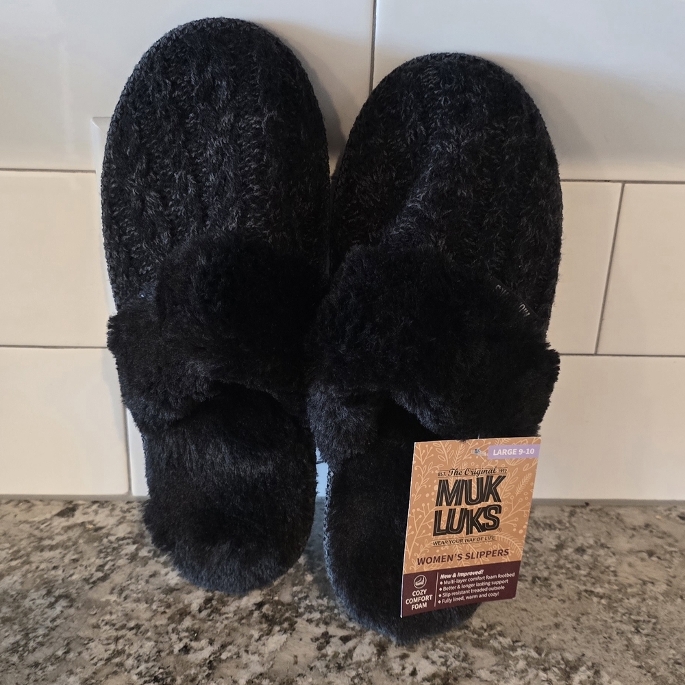 NWT Muk Luks Women's Black Slippers
